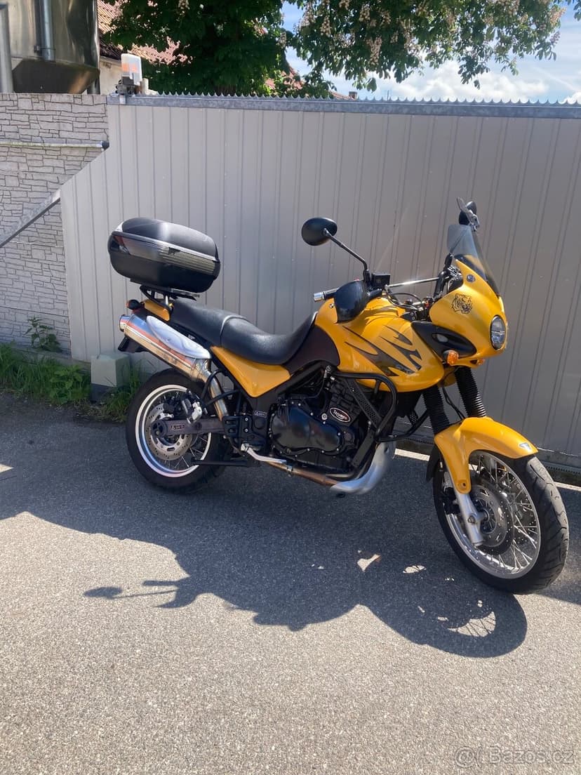 Triumph tiger 885 ,61kw ,rv.2000