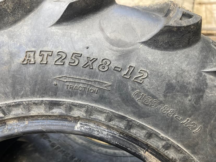 Pneu na čtyřkolku UTV