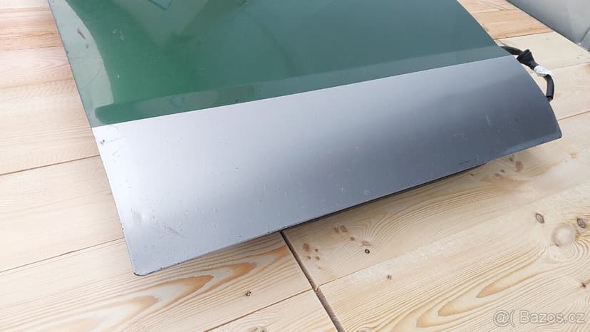 NISSAN NAVARA D22 –  DVEŘE PRAVÉ ZADNÍ ZELENÉ