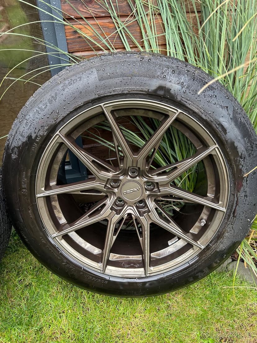 Sada alu kol Arceo se zimními pneu 235/55 R19