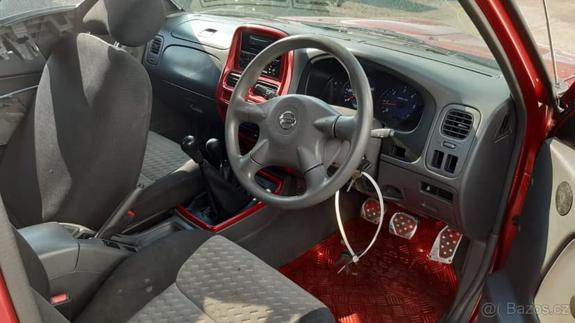 Nissan Navara 2.5TD hardtop červená - ND