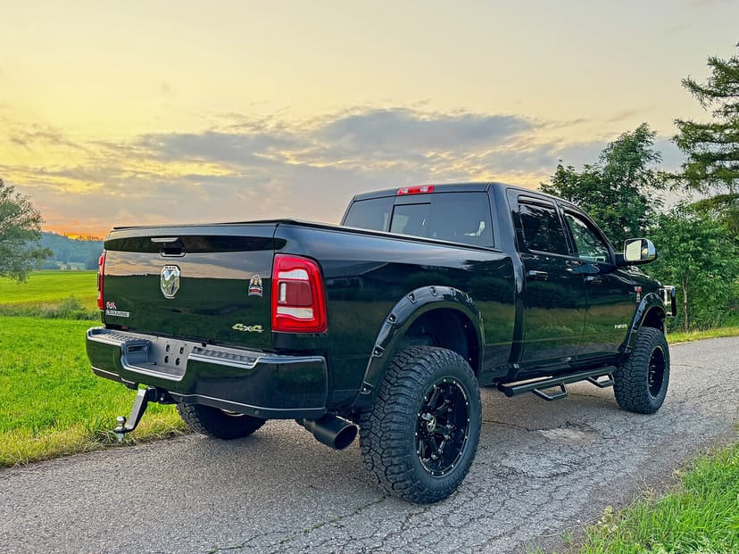 PRODÁNO DODGE RAM 2500 HEAVY DUTY 6.4 HEMI 4x4 LARAMIE