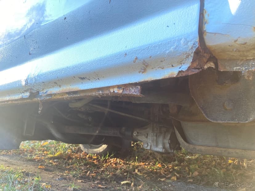 Mitsubishi L300 2.5d 4x4 / 8 míst / tažné 2t