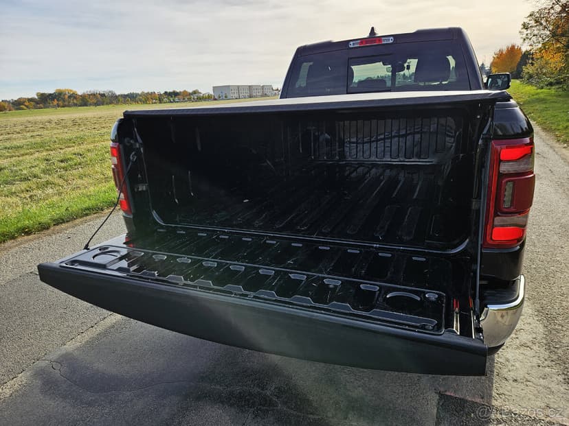 Dodge Ram 1500 Laramie 5.7L 2020 - long bed, 4x4