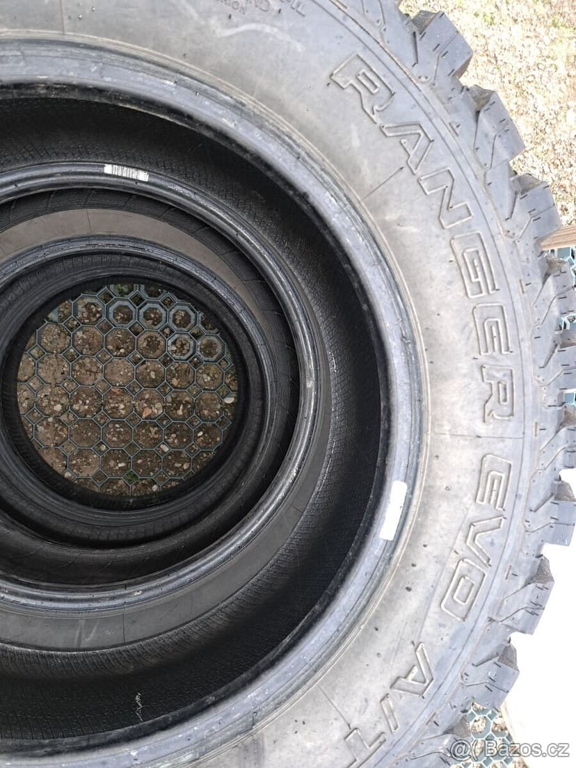 Pneu offroad 205/70 r16.