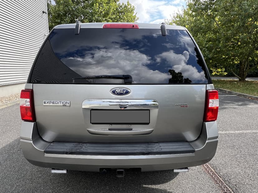 Ford Expedition 5.4 V8, 1 majitel, 67 000 km, 7 míst, 4x4