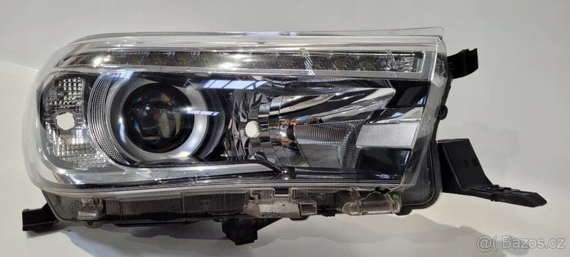 Hilux 2016 - levý a pravý světlomet led xenon