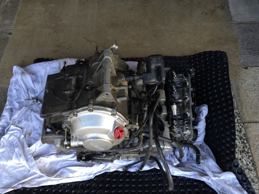 Rozprodam na nahradni dily yamaha YZF R6, 1999-2002