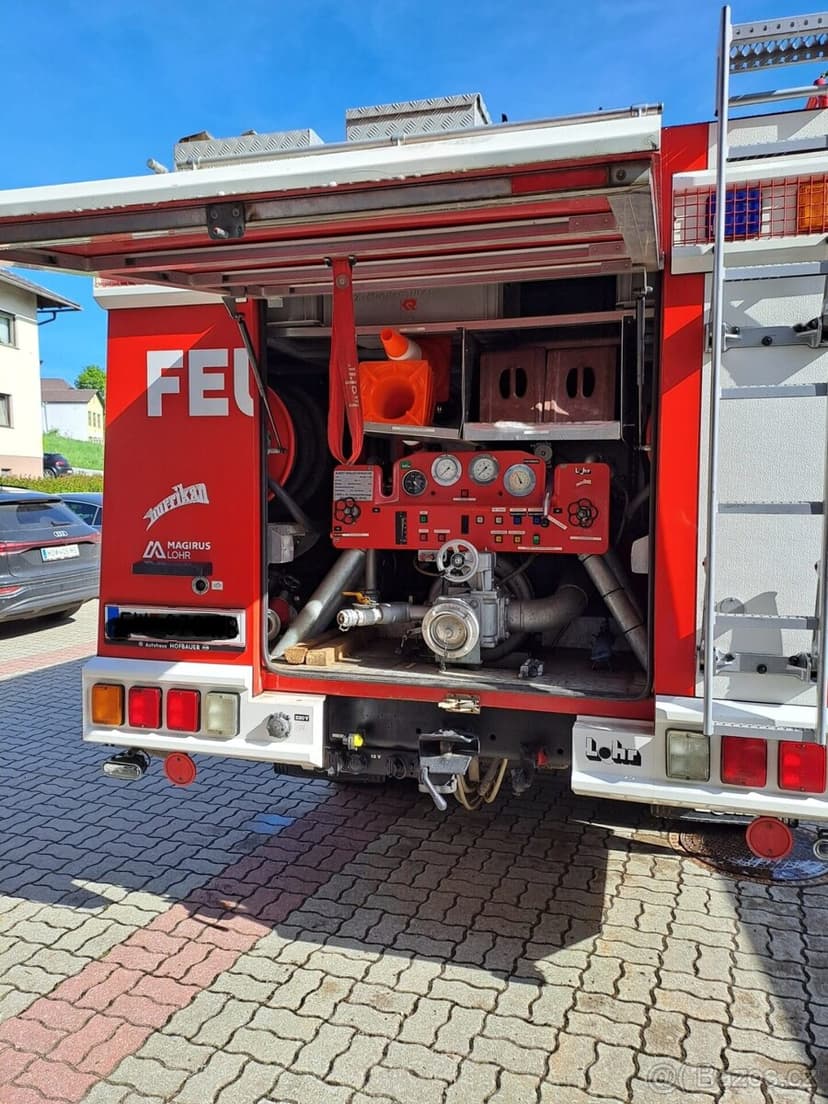 hasičské (požární) vozidlo