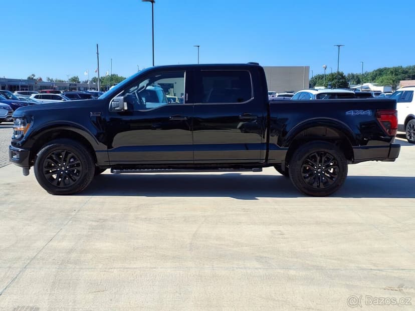 Ford F-150 XLT SuperCrew z roku 2024, s motorem 2.7L V6