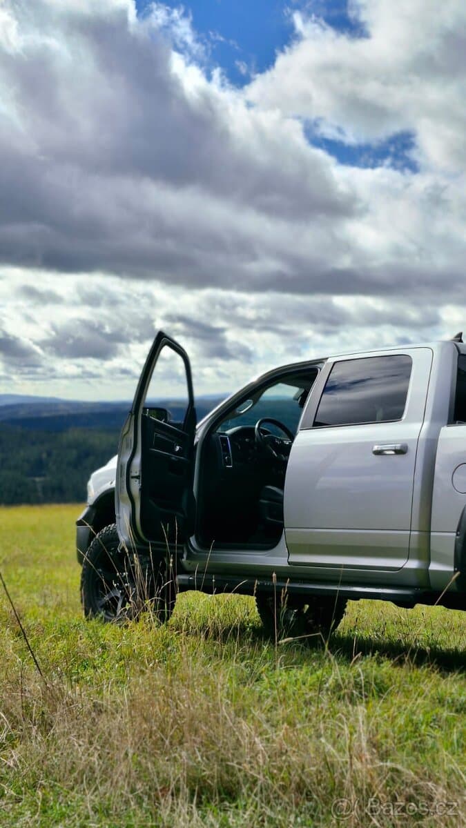 Dodge RAM 1500 | LARAMIE | 5.7 | LPG | 4x4