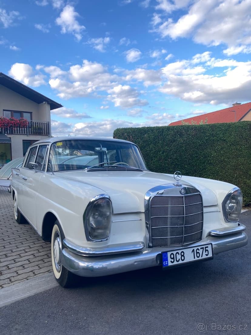 Mercedes Benz 220S W111