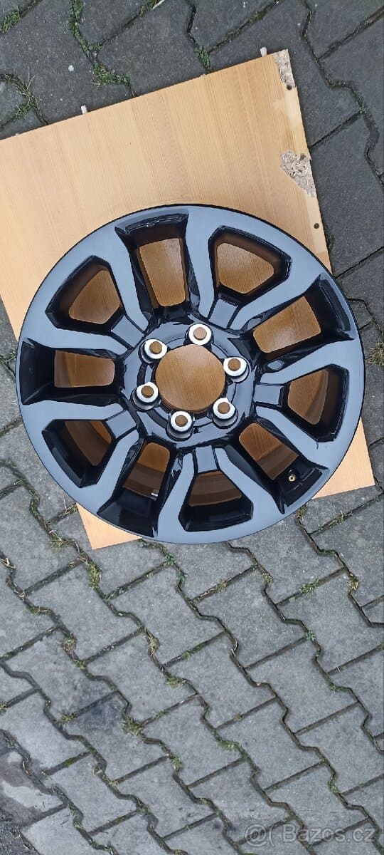Prodám originál kola Toyota Hilux R18