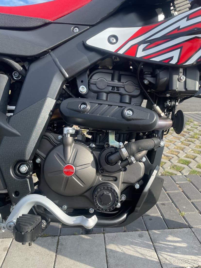 APRILIA SX 125 (2024) ABS S LADĚNÝM VÝFUKEM