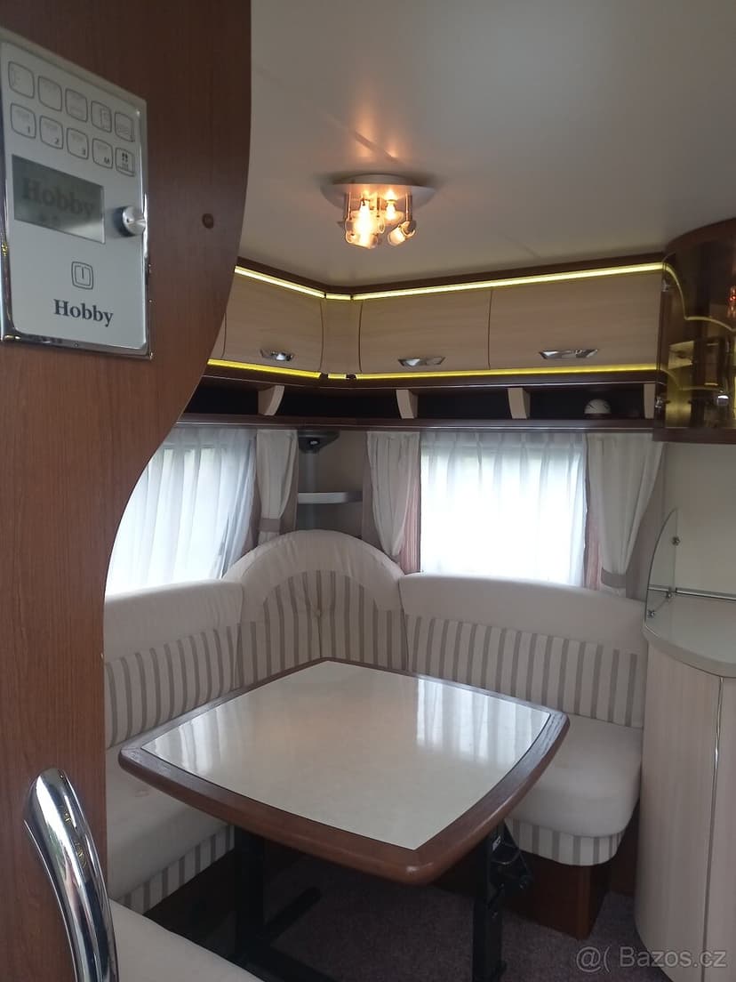 Prodám karavan hobby 560 UL . EL POJEZD,  ODDĚLENÉ POSTELE