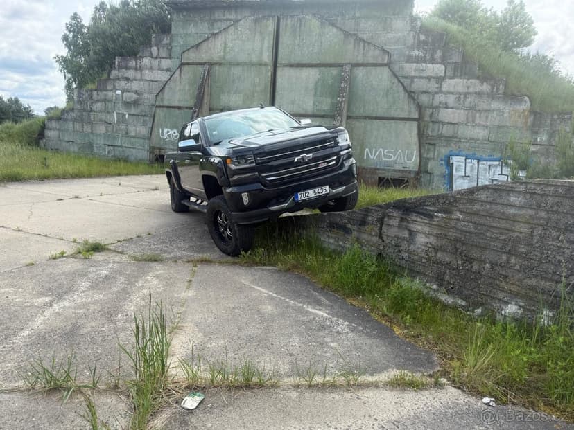 Chevrolet Silverado Z71 Black Widow