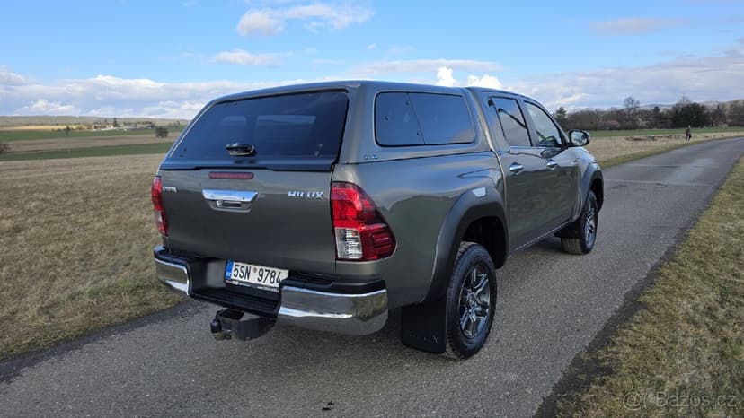 Toyota Hilux 2.8d-4D  nové v ČR 1majitel 59430km