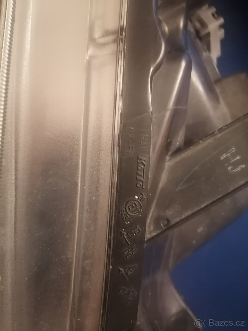 Prave přední světlo na Toyota Hilux mk8