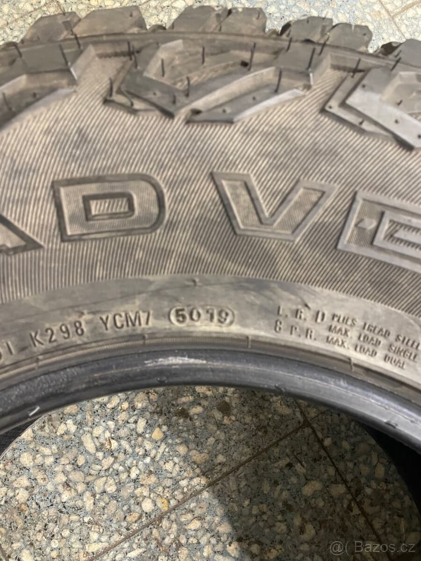 Celoroční pneu 265/70 R16 Kumho RoadVenture MT 51 M+S