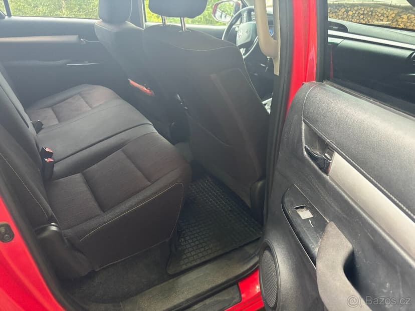 Toyota Hilux 2,4 Active, manual