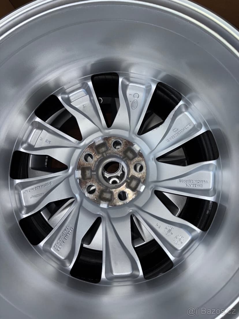 Kolo na Land Rover Discovery sport