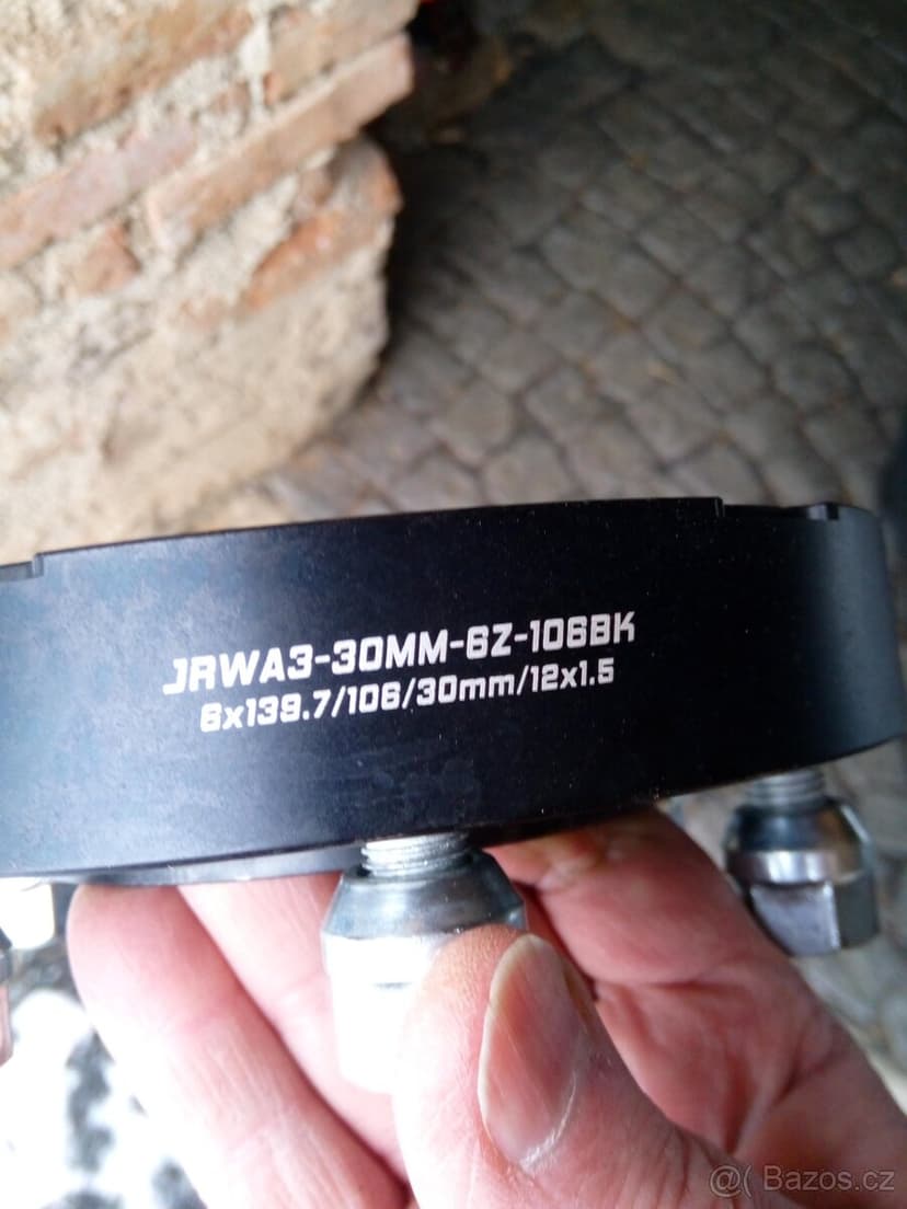 Hilux 18" kola+ pneu+ rozsir.podlozky