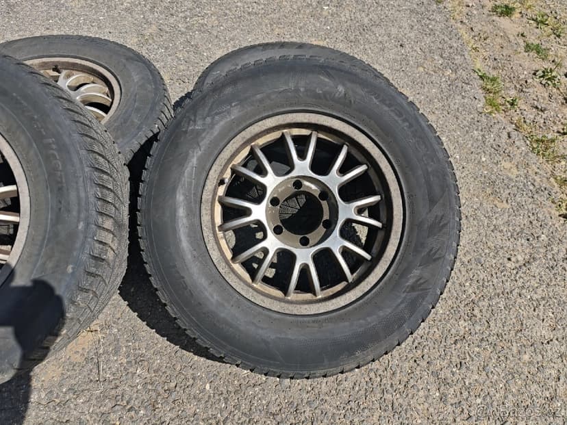 Pneu plus ráfky Nissan Patrol