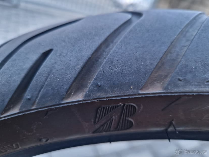 Moto pneu Bridgestone