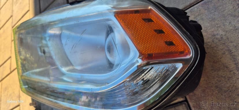 Prodám na Dodge Durango LP světlo poškozené