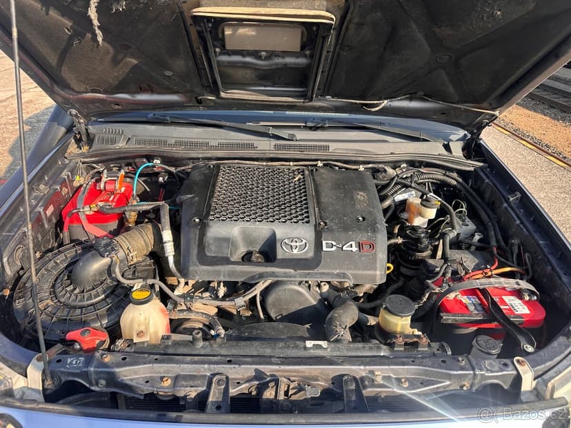 Toyota Hilux 3.0 D4D Expediční