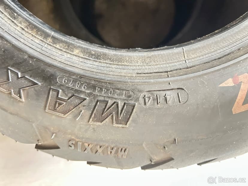 Pneu 255/40/10 maxxis