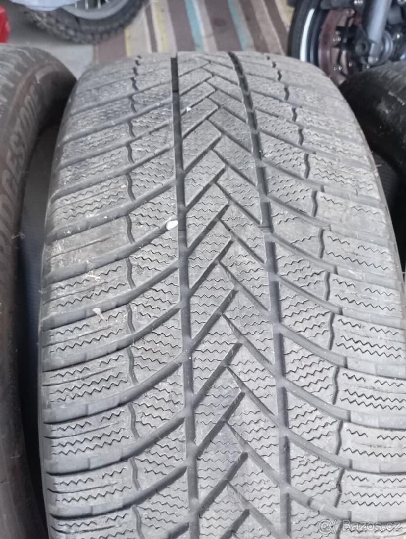 Bridgestone 255/40 r21 zimní