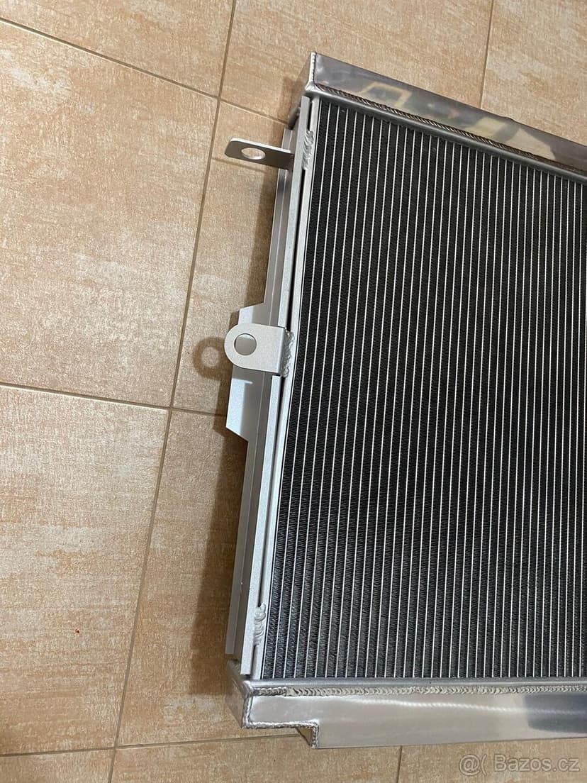 CELOHLINÍKOVÝ CHLADIČ TOYOTA LAND CRUISER HDJ/HZJ 78, 79 4,2