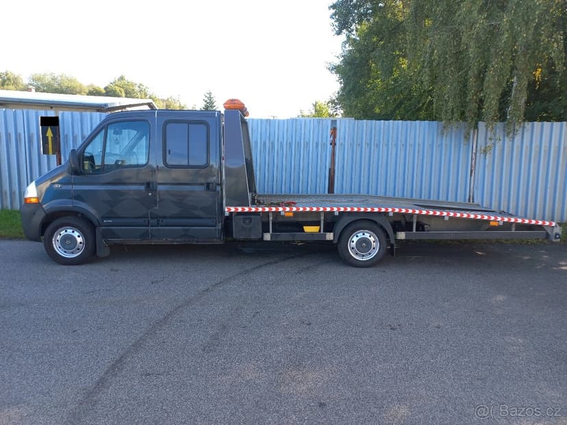 Odtahový speciál Renault Master 2.5dci dvoukabina