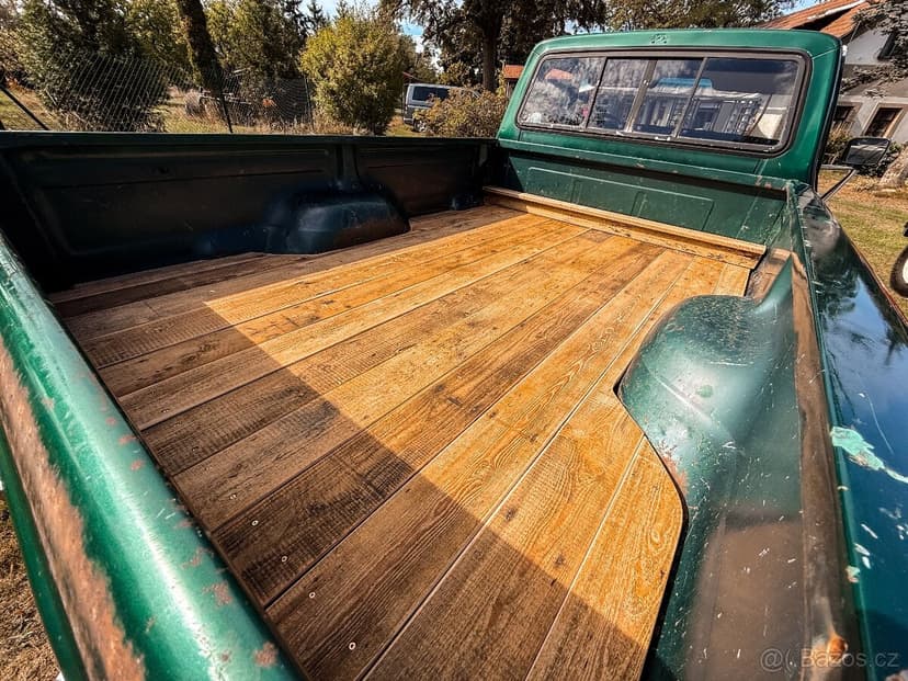 Ford F-150 1979 / 4x4 / Manuál / 5.8l V8 / Klima