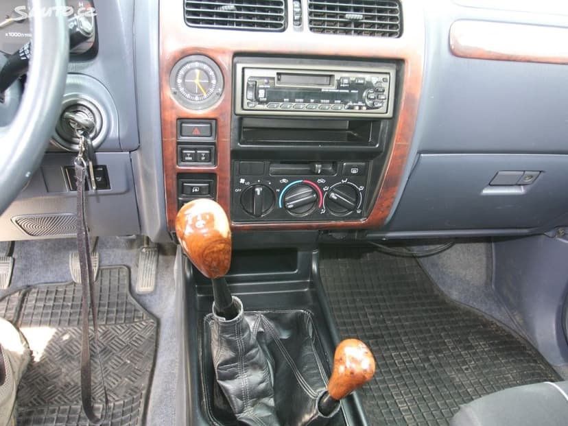 TOYOTA LAND CRUISER 3.0d 4x4 manual