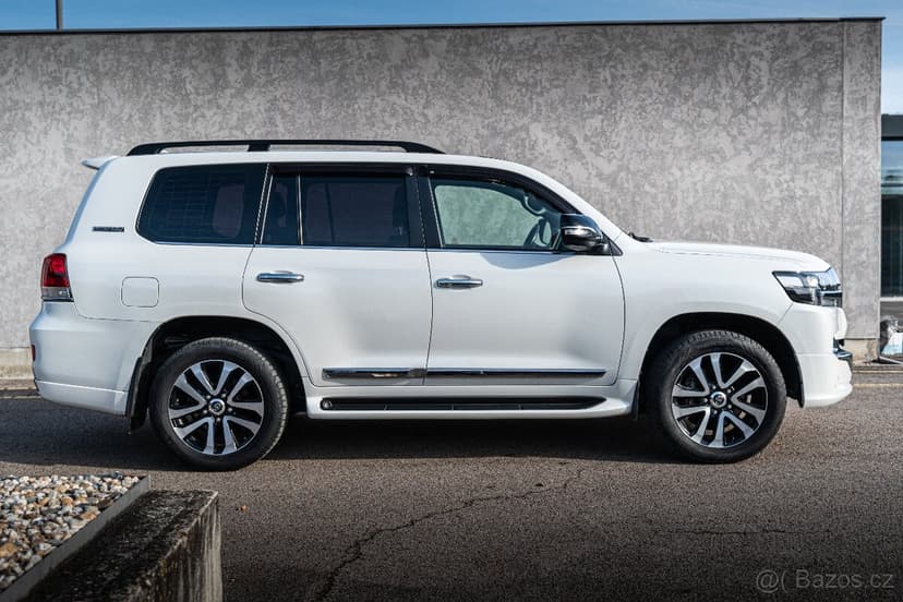Toyota Land Cruiser 4.5 L V8 Executive Lounge