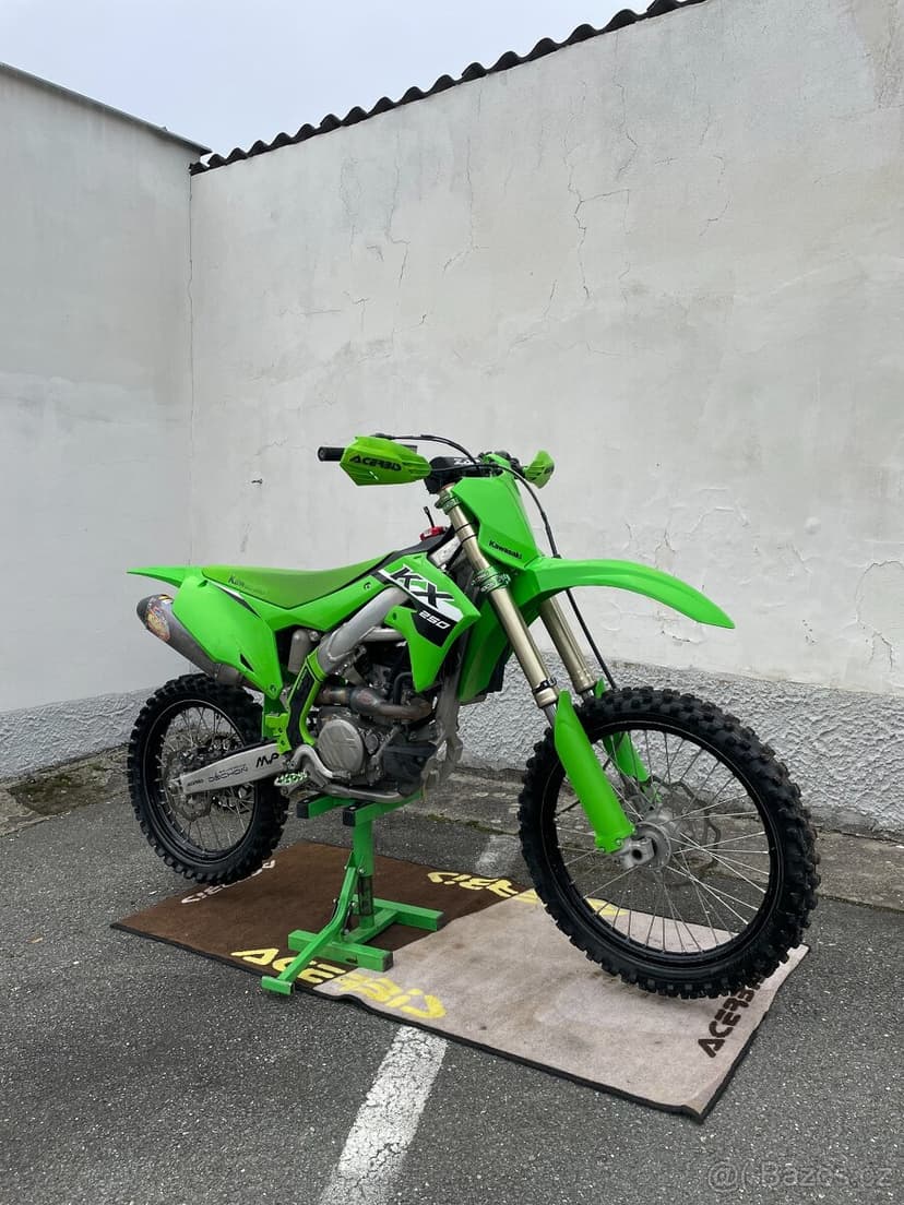 Kawasaki KX250F – rok 2024 | 150 mth | TOP STAV