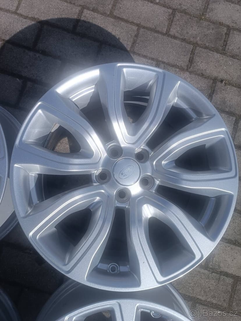 246. Originál kola Land Rover Evoque R18