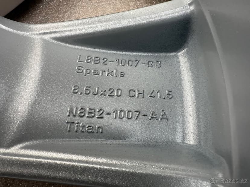 Originál zimní R20 kola Land Rover Defender