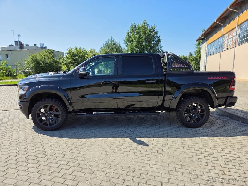 DODGE RAM 1500 5.7 HEMI 4X4 LARAMIE 2020