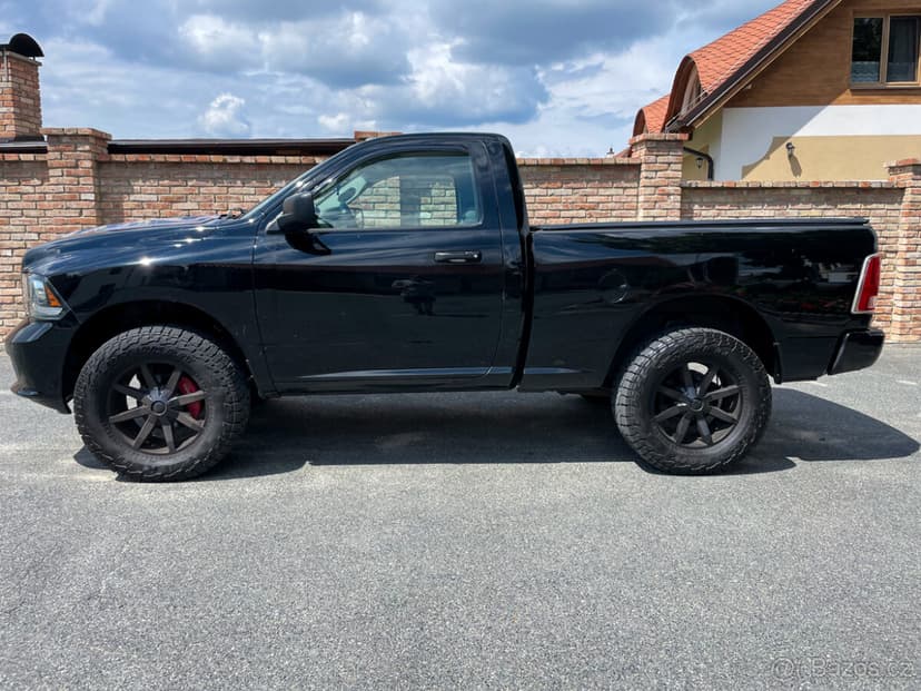 DODGE RAM 1500 5.7 HEMI EXPRESS REGULAR CAB 4X4 8stup.