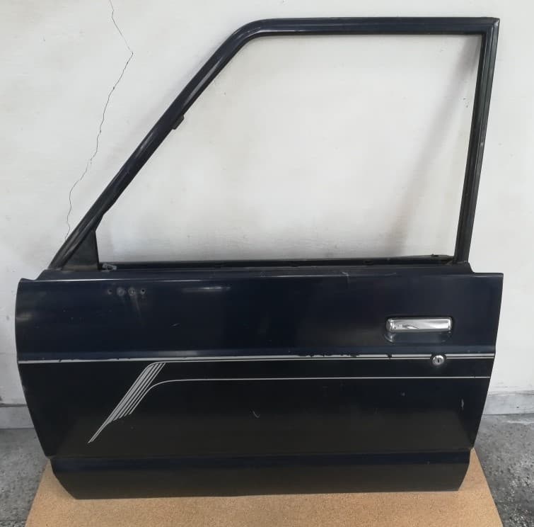 Nissan Patrol Y60 levé přední dveře