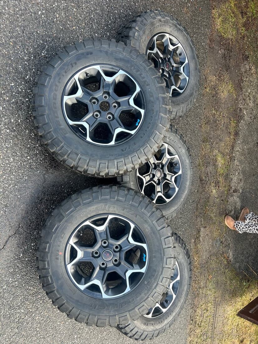 Jeep Wrangler Rubicon sada 255/75 r17 originál alukola