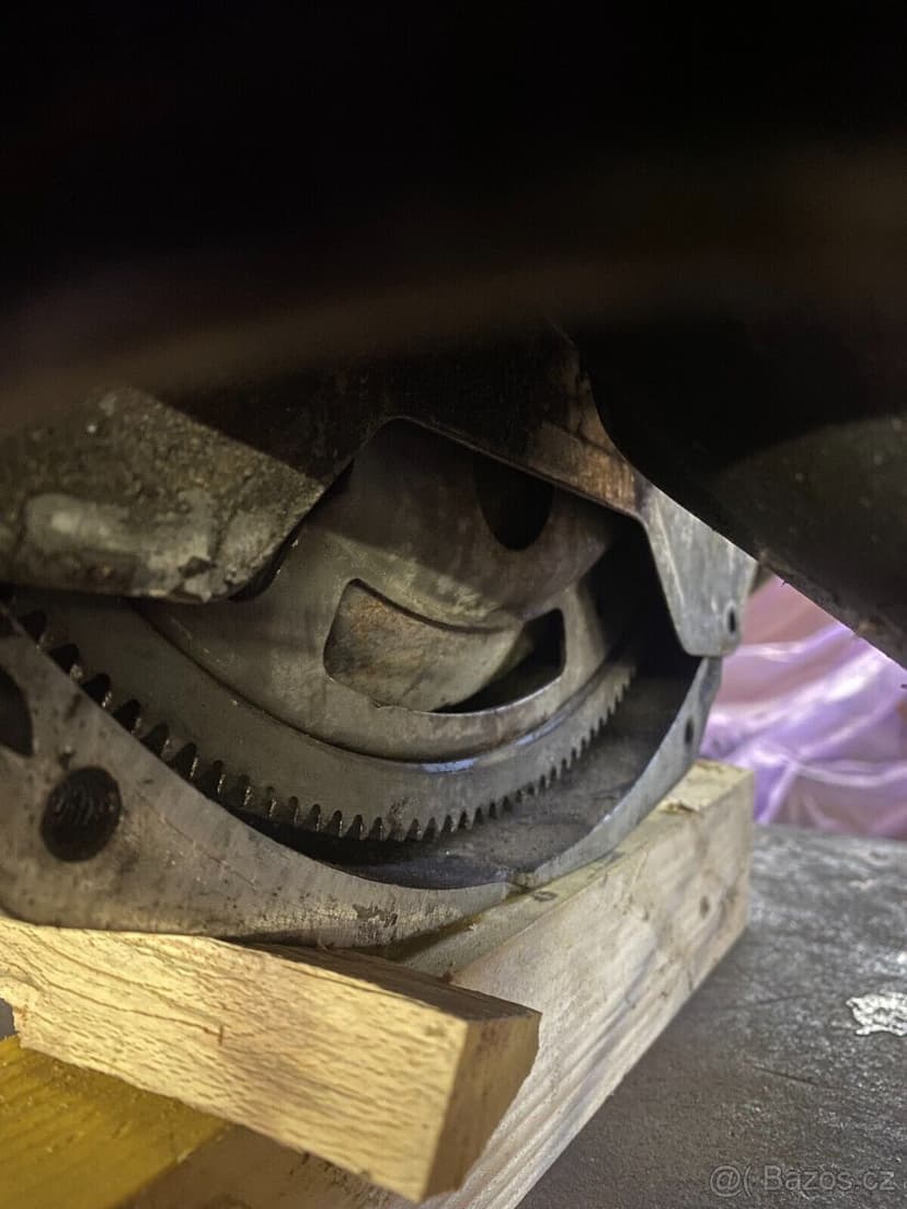 Ford 302 motor EFI V8 + převodovka C4 kompletní s příslušens