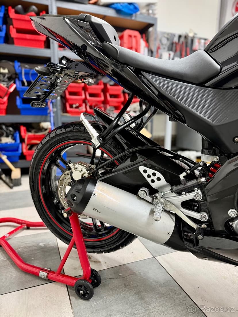 Yamaha YZF-R125 2012 25000KM TOP STAV ZÁRUKA