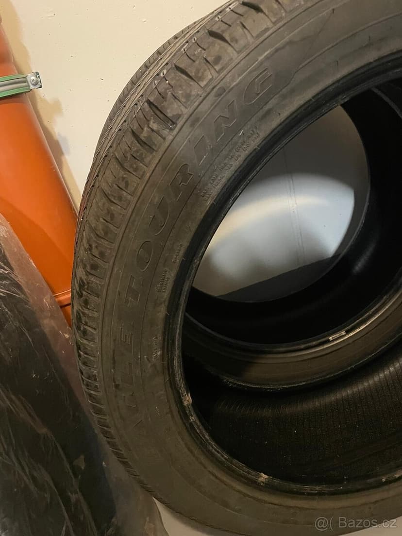 Celoroční 285/45 r22