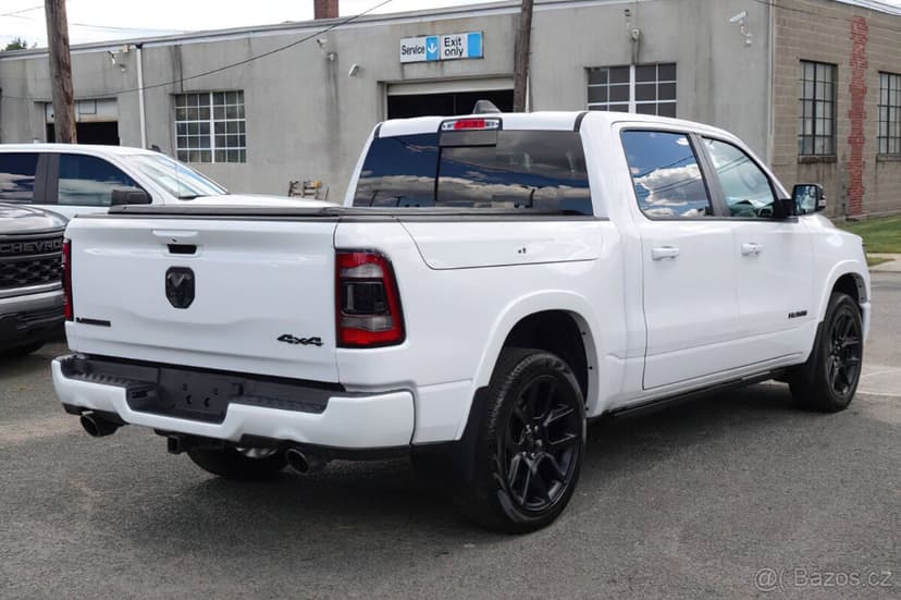 RAM 1500 Laramie 5.7L, pohon 4x4, 2022 rok