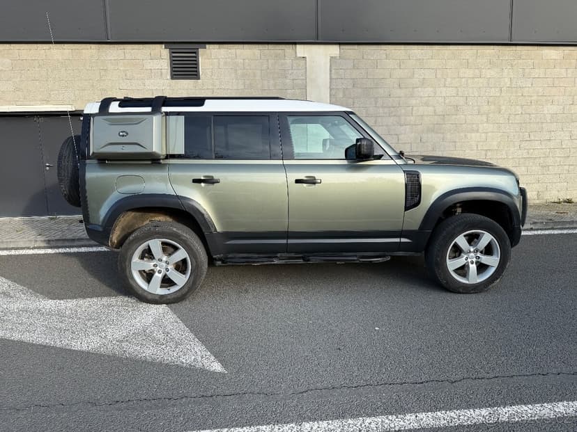 Land Rover Defender 110 3,0D 250 MHEV AWD Offroad paket