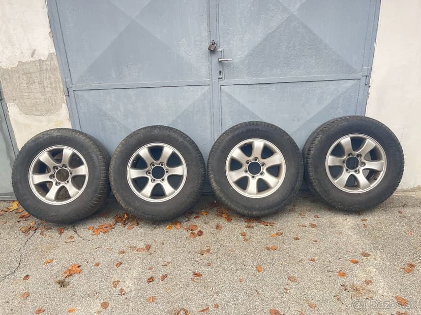 Predam 4ks Toyota Land Cruiser kolesa 265/65 R17 +Good Year